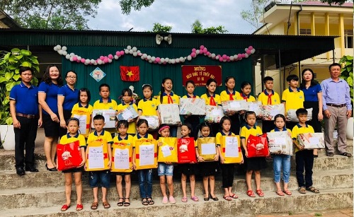 Trường Tiểu học Quang Lộc: ''Ấm lòng tết thiếu nhi''